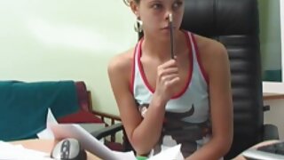 Njena mokra i svježa maca je pojebana jezikom